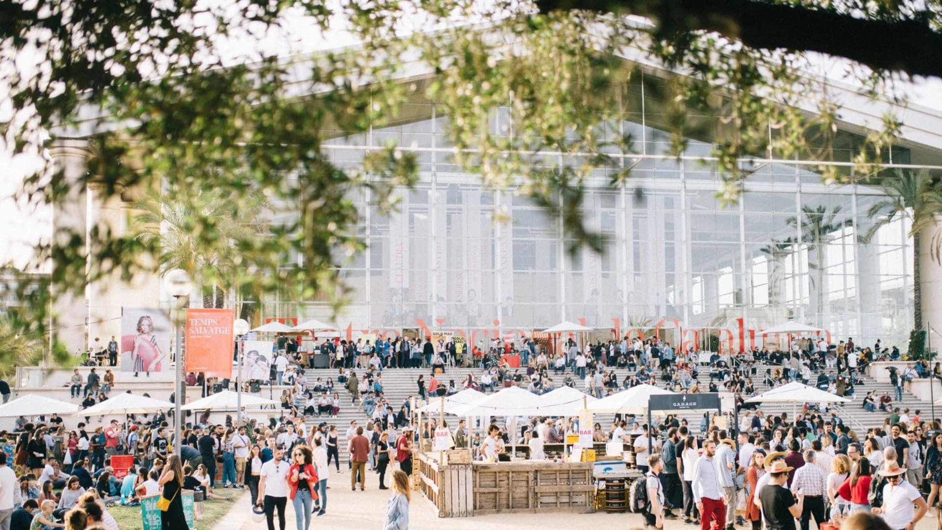 Feria de comida con personas Barcelona